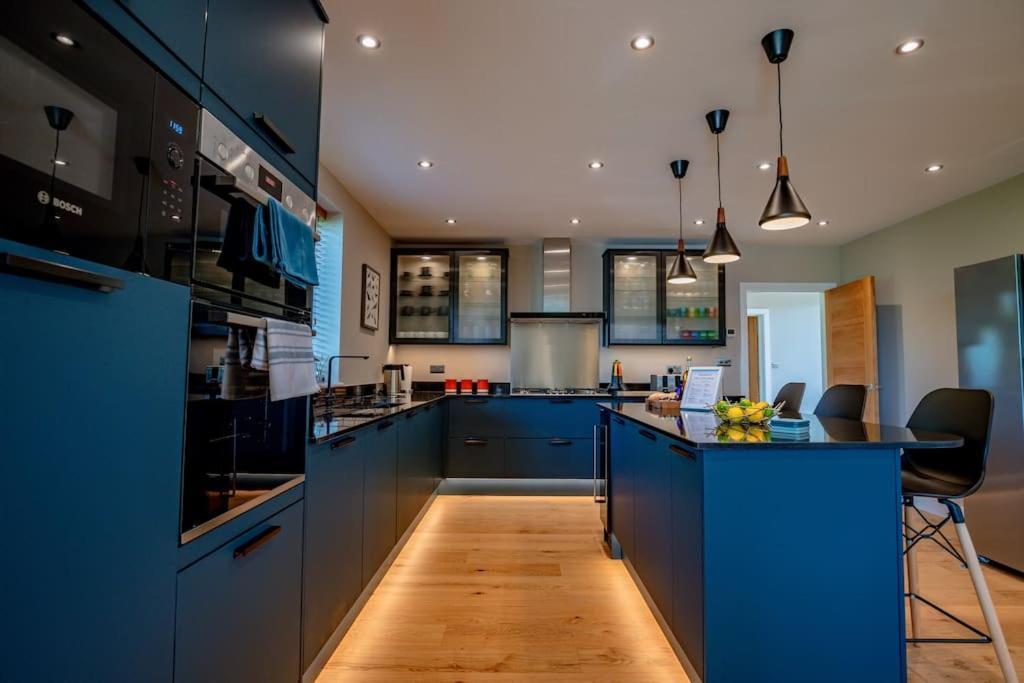 Host & - Hilltop House