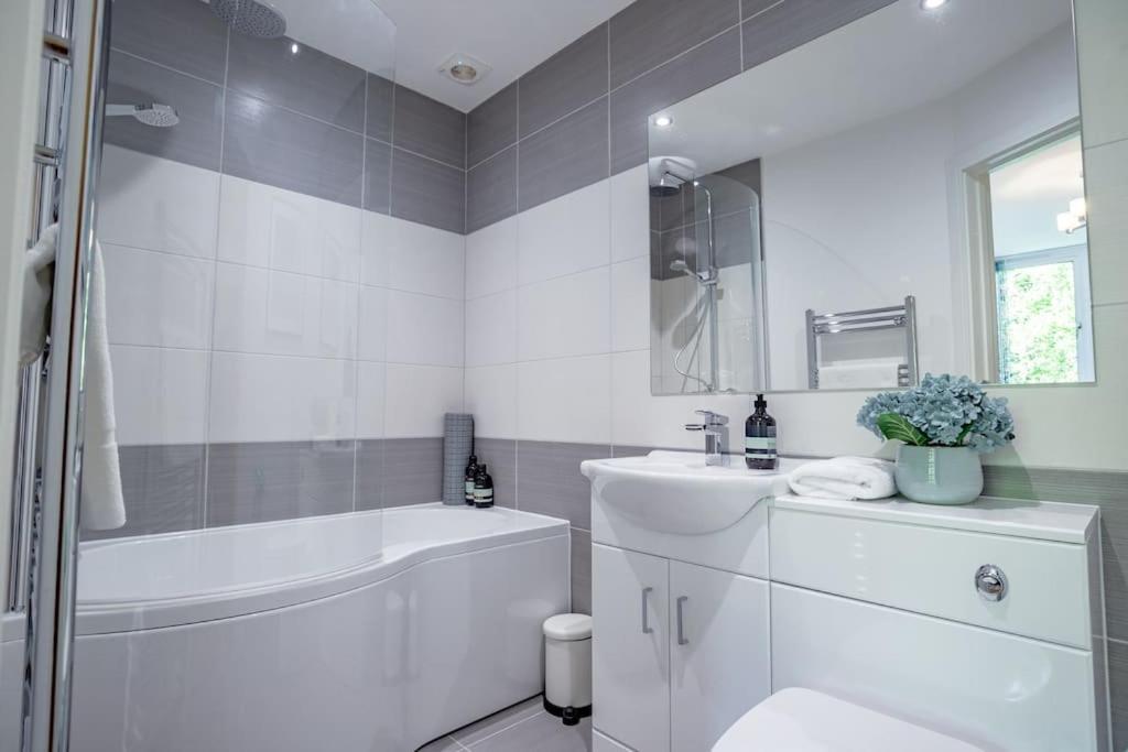 Host & - Hilltop House Worcester