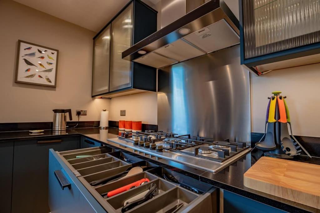 Host & - Hilltop House